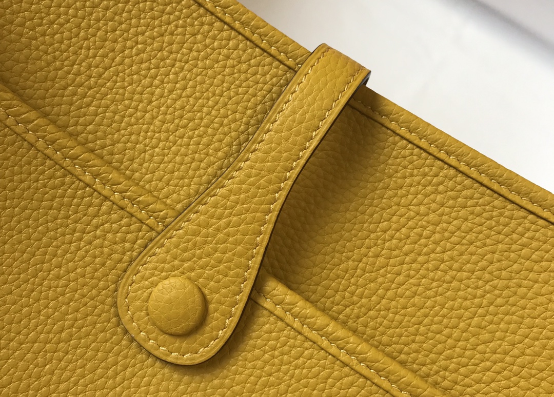 Hermes Evelyne III 29 PM Shoulder Bag In Yellow Clemence Leather